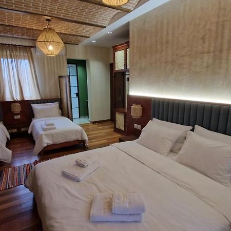 Bujtina Behram Hotel Korce Buitenkant foto