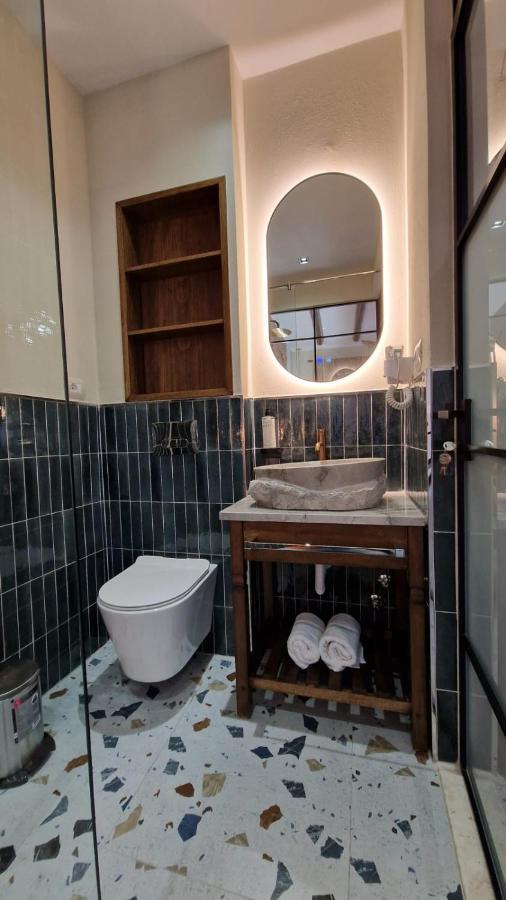 Bujtina Behram Hotel Korce Buitenkant foto