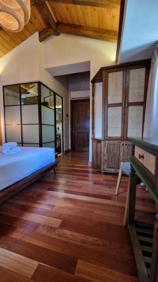 Bujtina Behram Hotel Korce Buitenkant foto