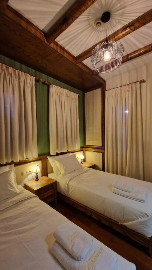 Bujtina Behram Hotel Korce Buitenkant foto