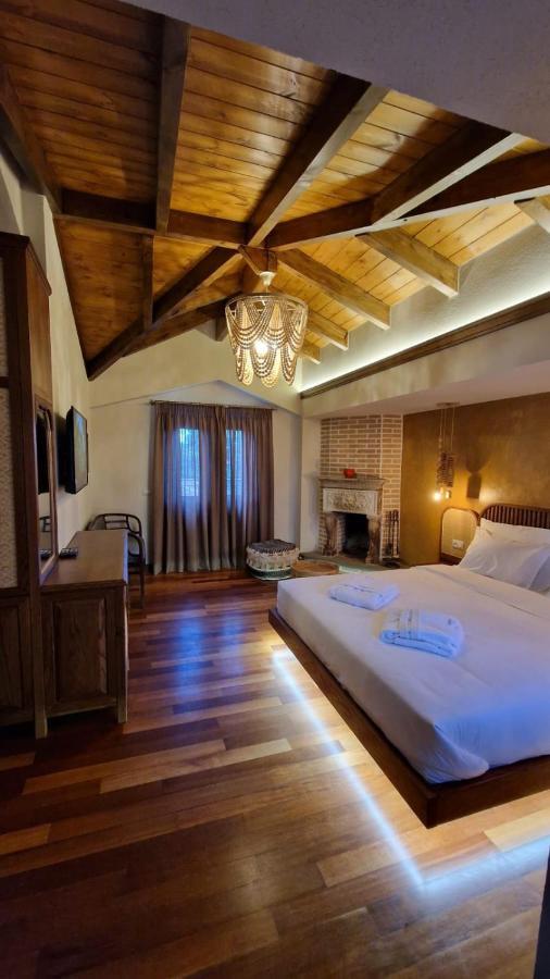 Bujtina Behram Hotel Korce Buitenkant foto