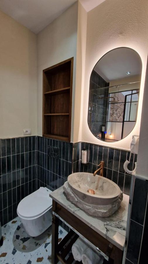 Bujtina Behram Hotel Korce Buitenkant foto