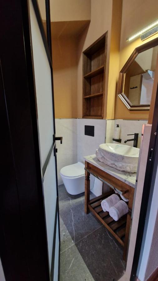 Bujtina Behram Hotel Korce Buitenkant foto