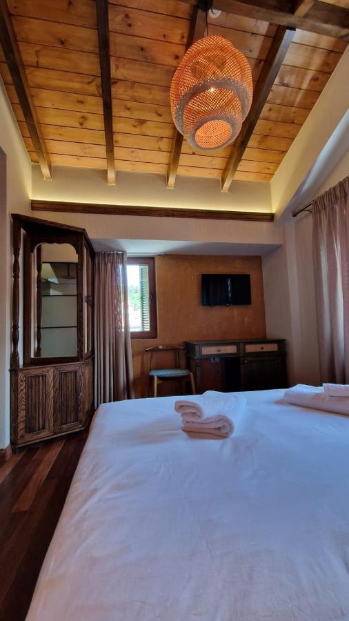 Bujtina Behram Hotel Korce Buitenkant foto