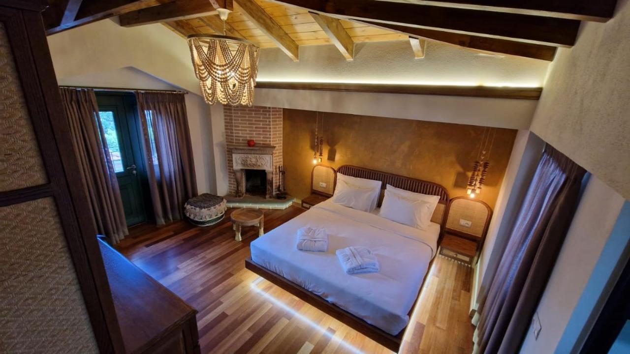 Bujtina Behram Hotel Korce Buitenkant foto