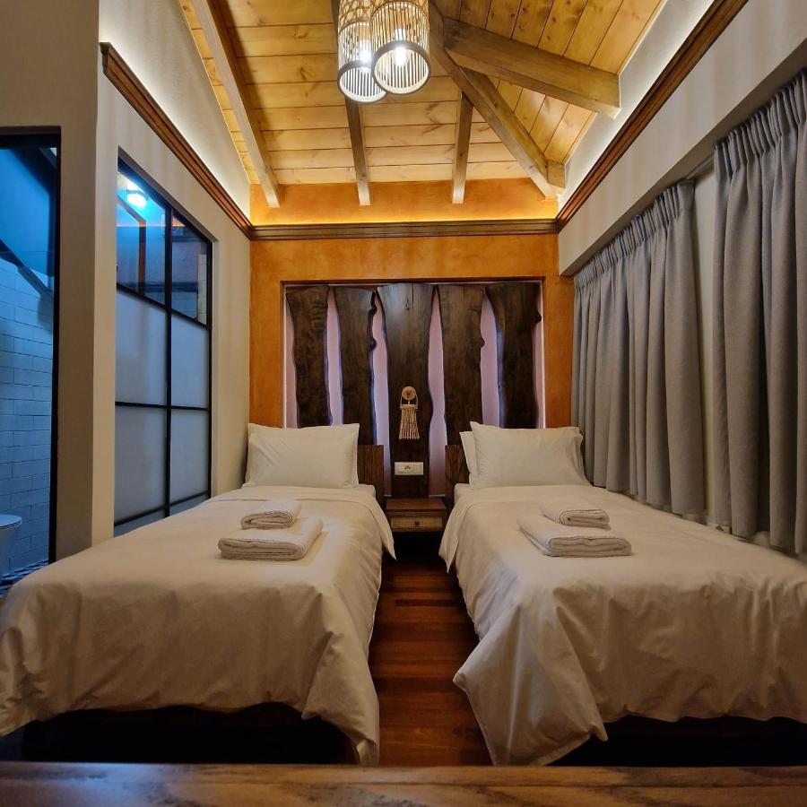 Bujtina Behram Hotel Korce Buitenkant foto